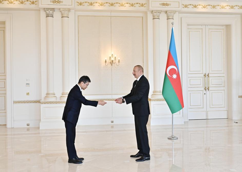 President receives newly-appointed Korean envoy's credentials [UPDATE] - Gallery Image