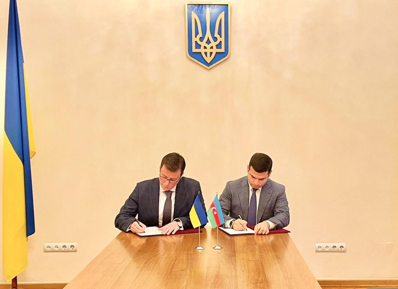 Baku, Kyiv ink cooperation accord in SMBs [PHOTO]