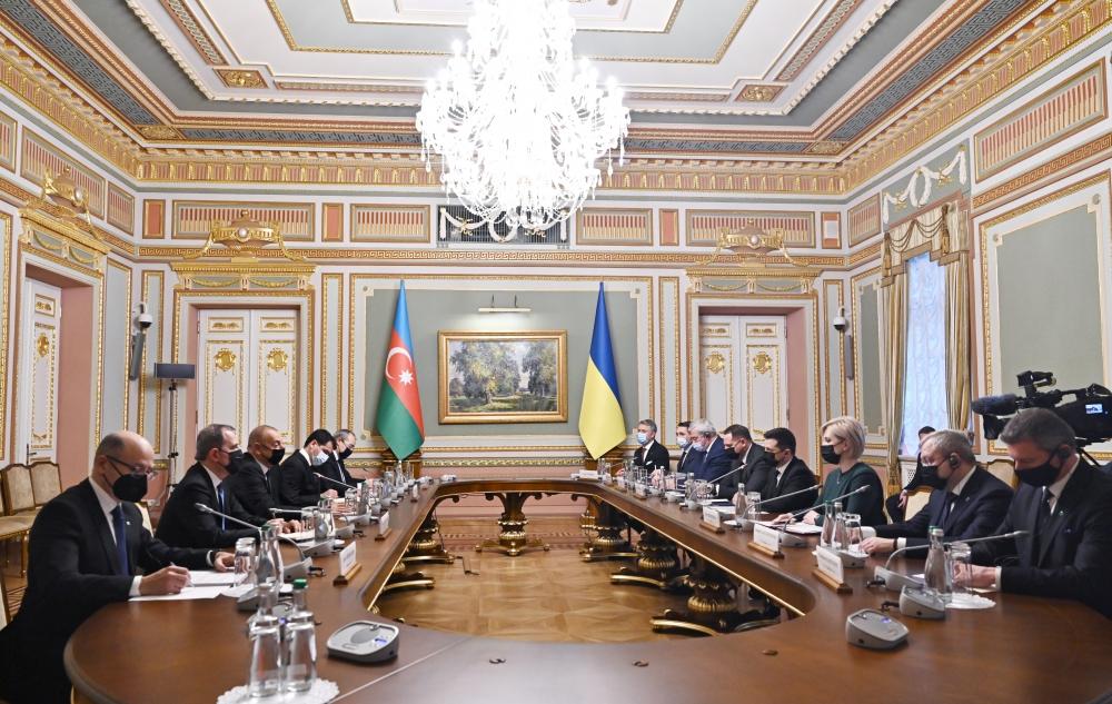 Azerbaijani, Ukrainian presidents hold expanded meeting [UPDATE]