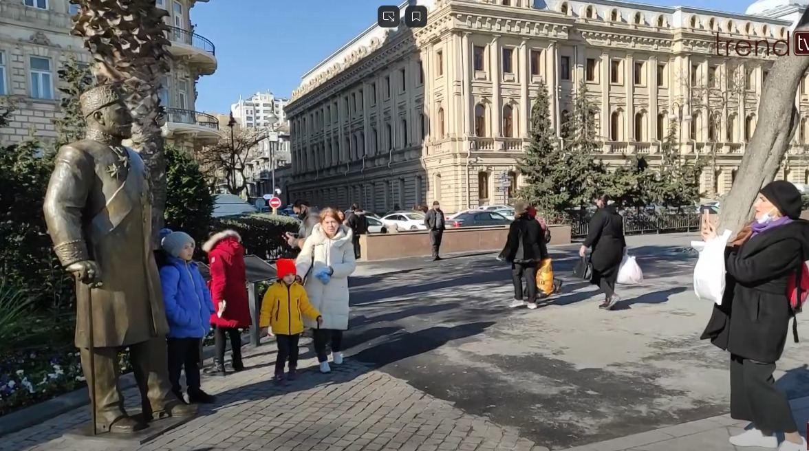 Baku residents express their gratitude to President Ilham Aliyev for highly appreciating activity of Haji Zeynalabdin Taghiyev [PHOTO/VIDEO]