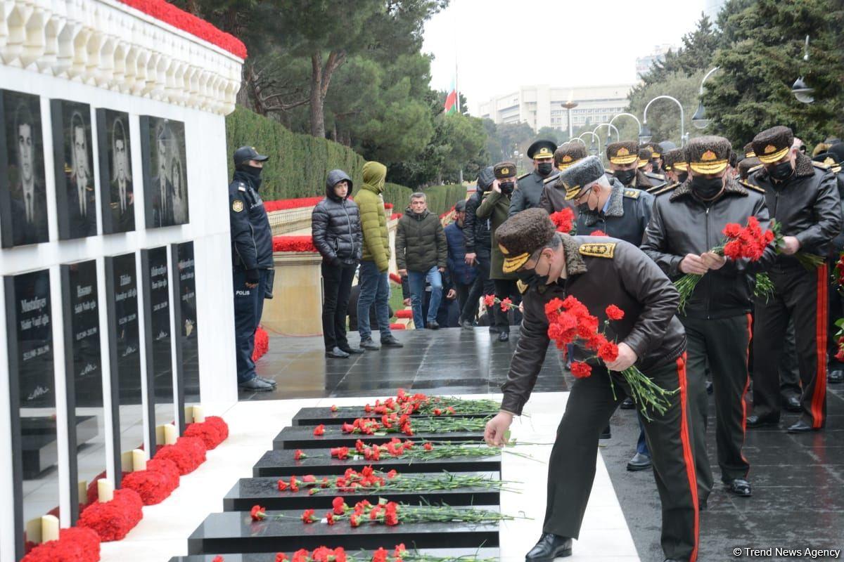 Azerbaijani people honor memory of victims of January 20 tragedy [PHOTO]