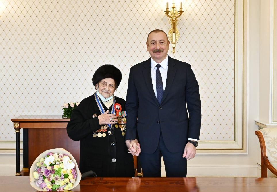 President presents Istiglal Order to World War II veteran [UPDATE]