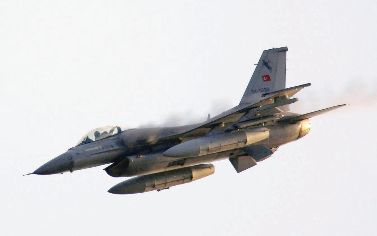 Turkish warplanes hit PKK targets in Iraq, Syria