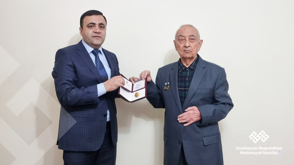 Culture Ministry awards Uzbek poet