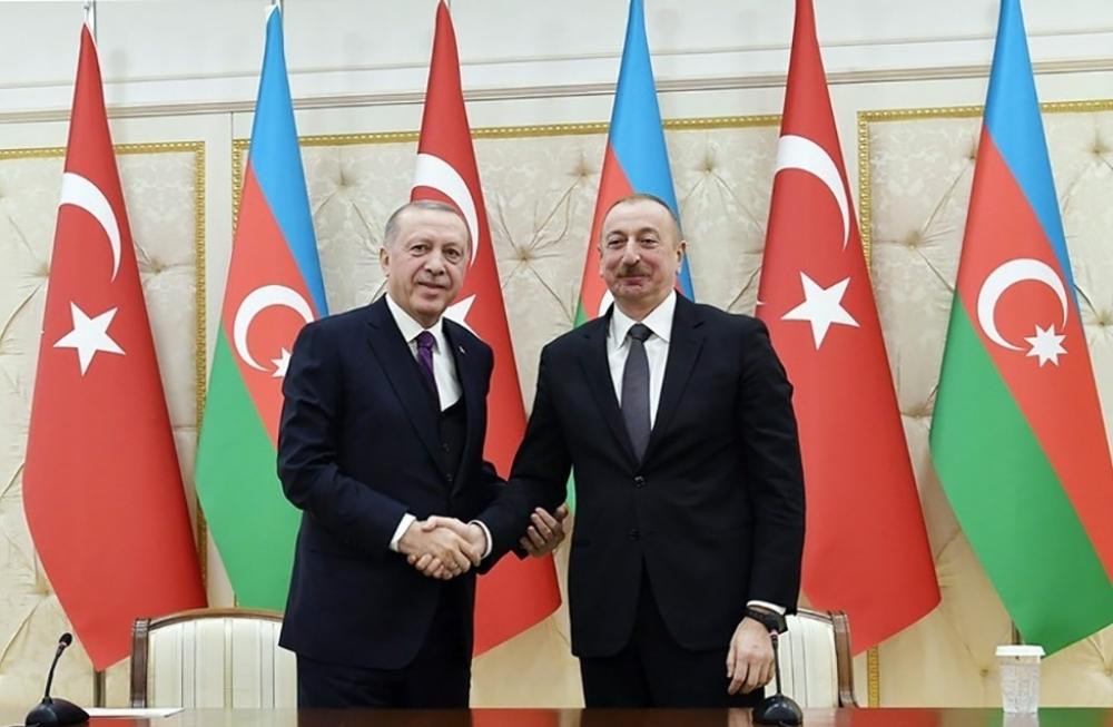 Azerbaijani, Turkish Presidents hold phone talks