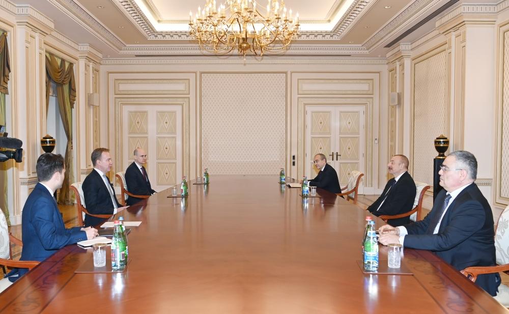 Aliyev receives delegation led by World Economic Forum president