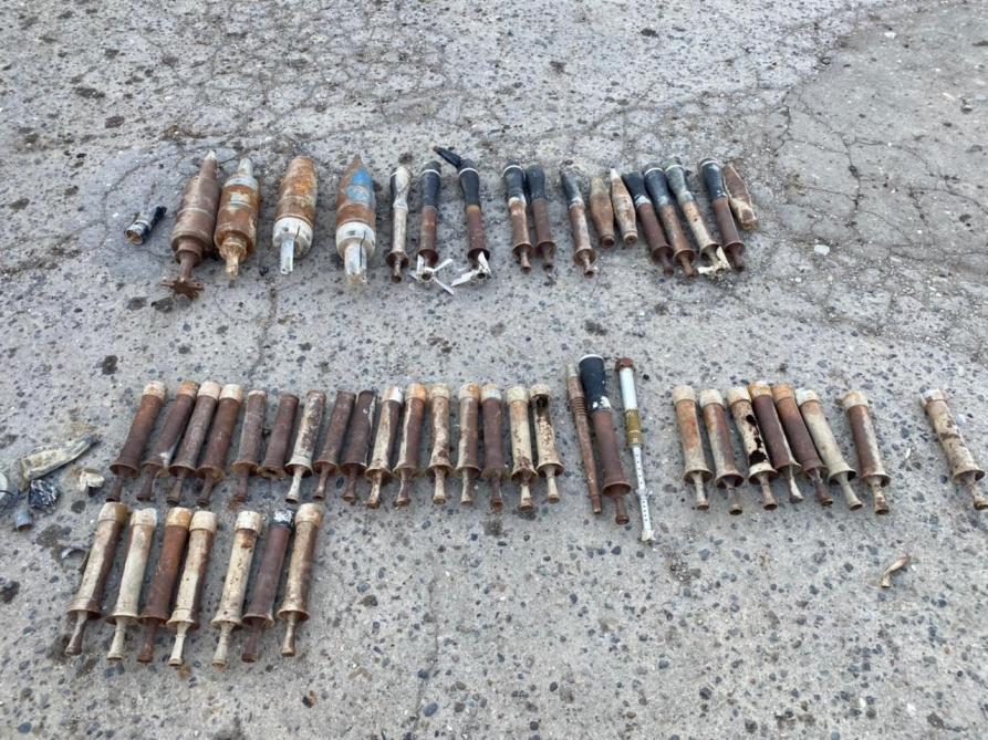 Emergencies Ministry officers seize ammunition in Baku district [PHOTO]