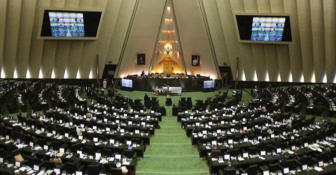 Iranian parliament abolish exchange of dollar under official exchange rate