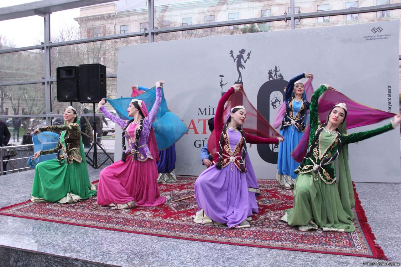 Colorful flash mob held in Baku Metro [PHOTO/VIDEO]