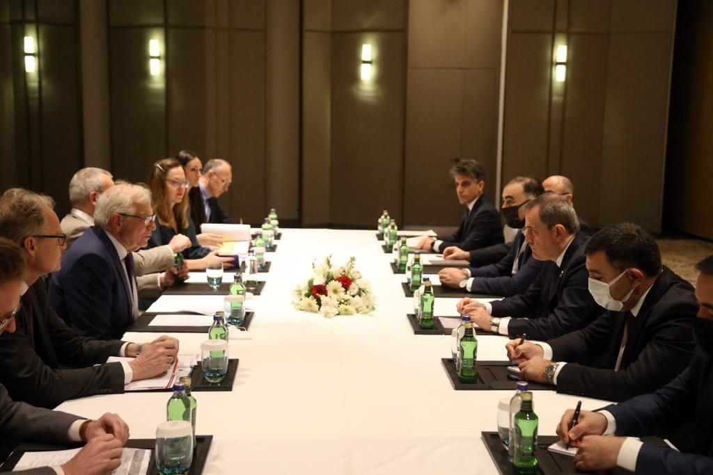 Azerbaijani FM talks strategic partnership with EU High Representative