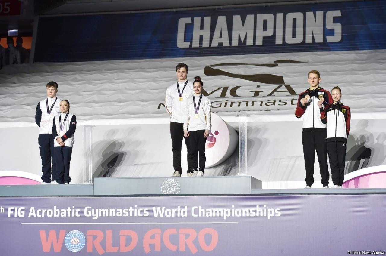 Awards ceremony among mixed pairs, women's and men's groups held at 28th FIG Acrobatic Gymnastics World Championships in Baku [PHOTO] - Gallery Image