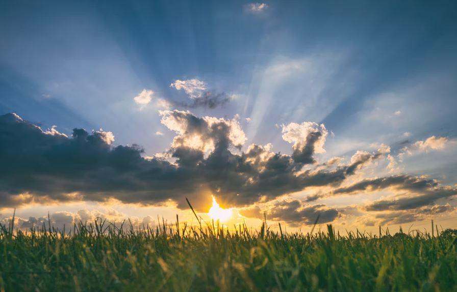 Country celebrates Last Tuesday before spring arrival