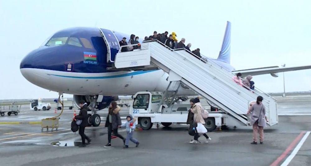 Azerbaijan evacuates 184 more citizens from Romania [PHOTO]