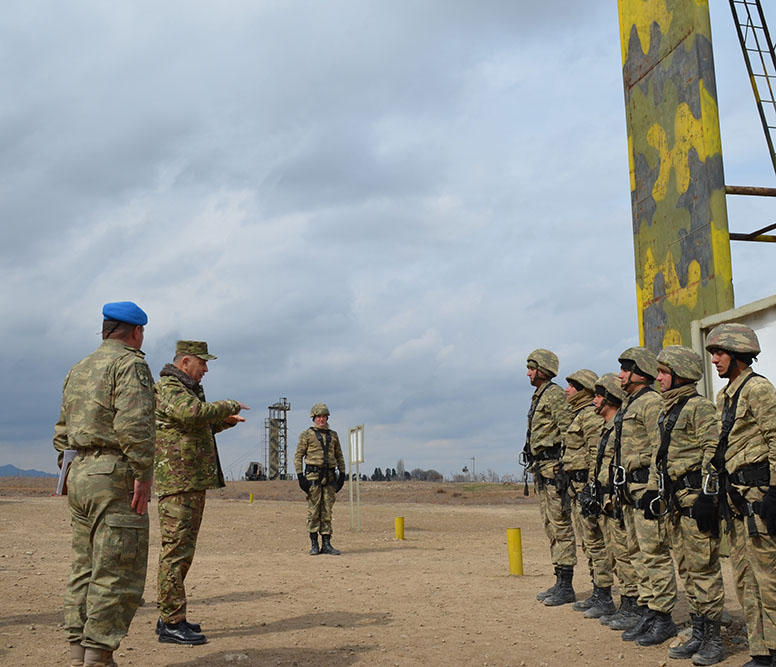 Deputy defence chief inspects land forces training center [PHOTO]