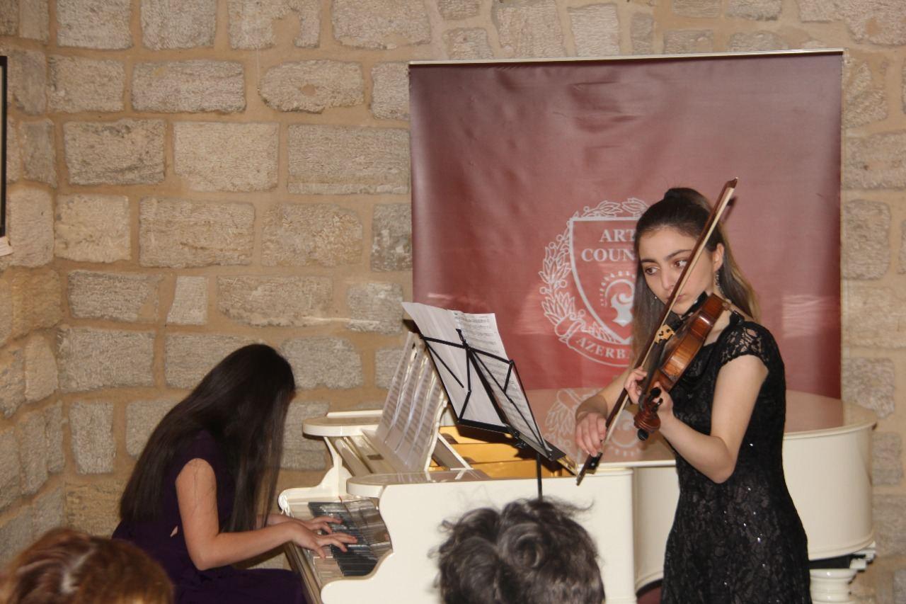 Classical music sounds in Old City [PHOTO] - Gallery Image