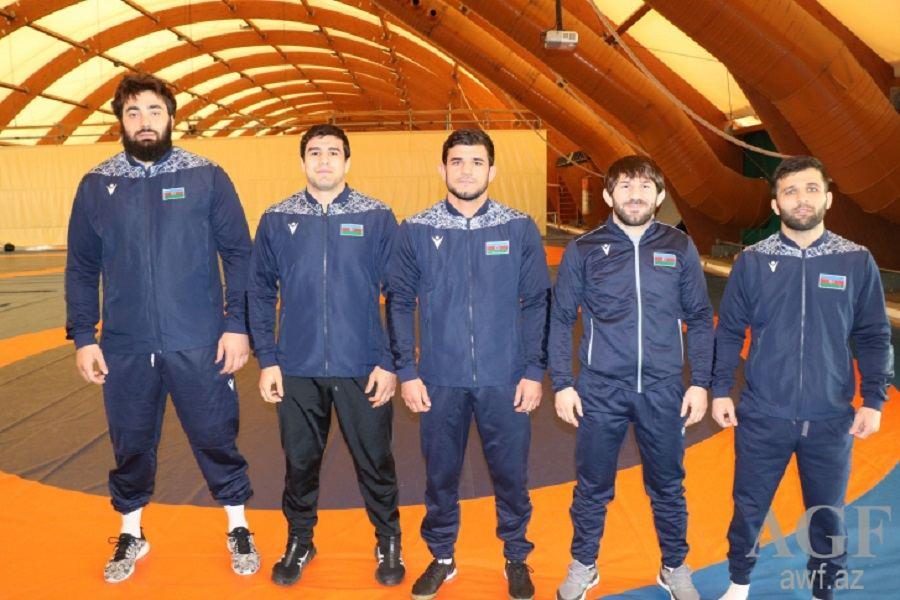 Two Azerbaijani wrestlers, defeating Armenian opponents, reaches final of European Championship