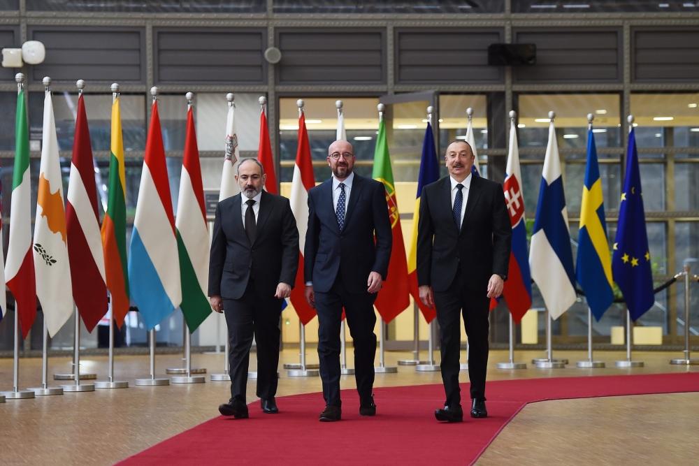 Aliyev meets EU leader, Armenian PM in working dinner format in Brussels [PHOTO]