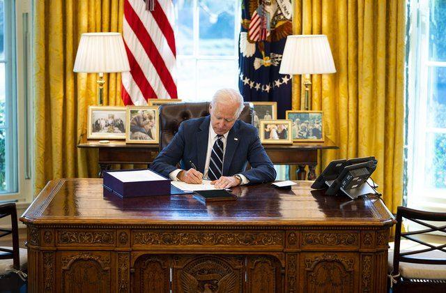 Biden issues order banning provision of number of services to Russian persons