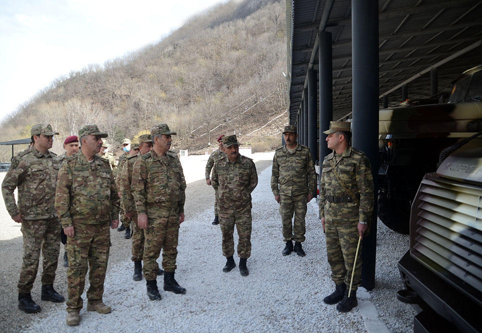 Defence chief inspects combat positions in liberated lands [PHOTO/VIDEO]