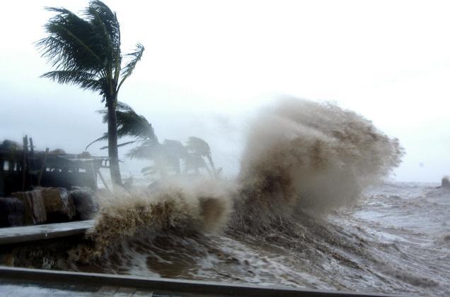 Tropical storm Megi makes landfall in central Philippines