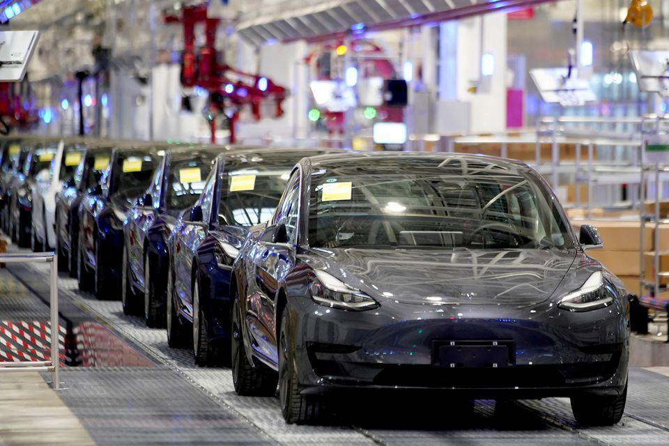 Tesla recalls 595,000 vehicles