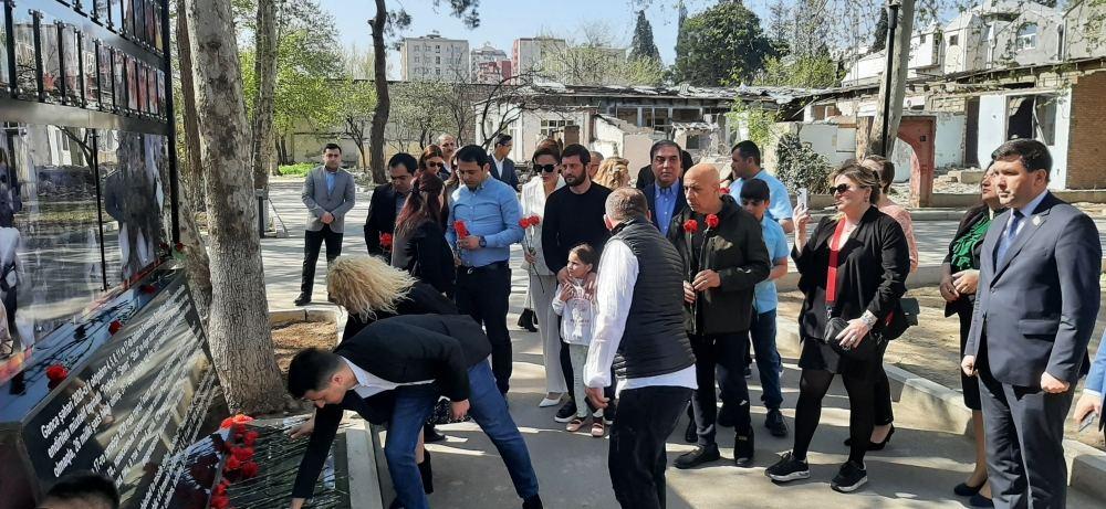 Georgian delegation honors memory of civilians killed as result of Armenian terror in Azerbaijan’s Ganja [PHOTO]