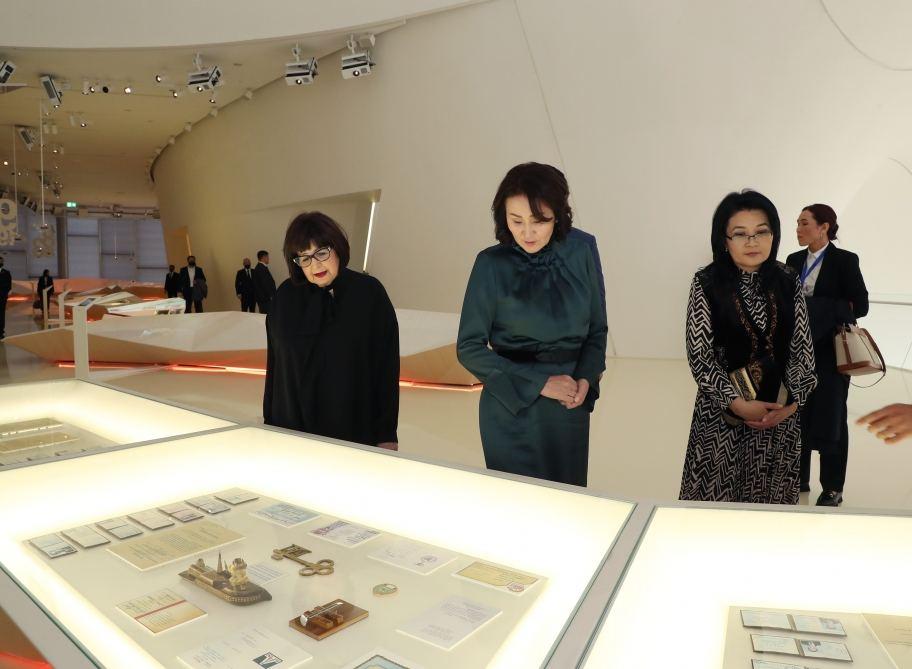Kyrgyzstan's first lady visits Heydar Aliyev Center [PHOTO]