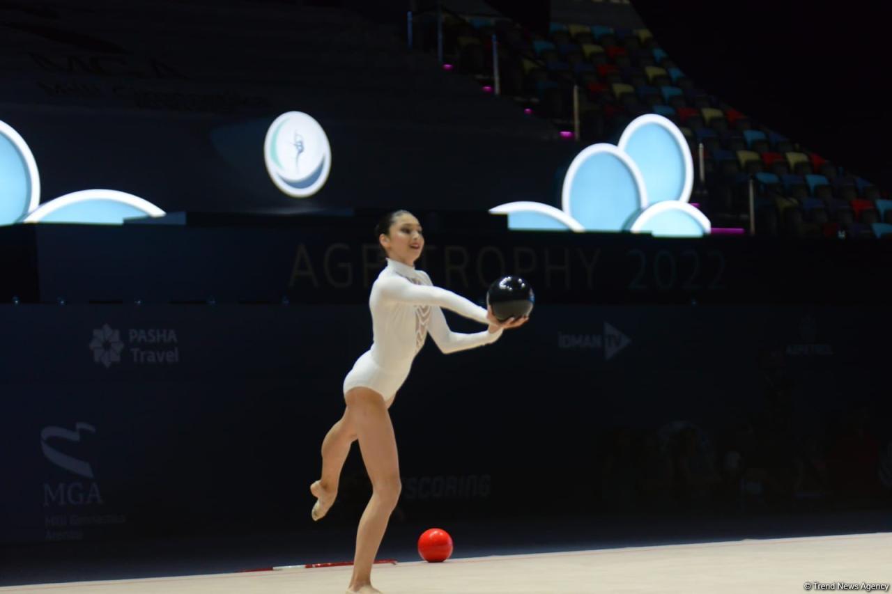 Azerbaijani athlete leading in ball exercises at FIG Rhythmic Gymnastics World Cup in Baku [PHOTO]