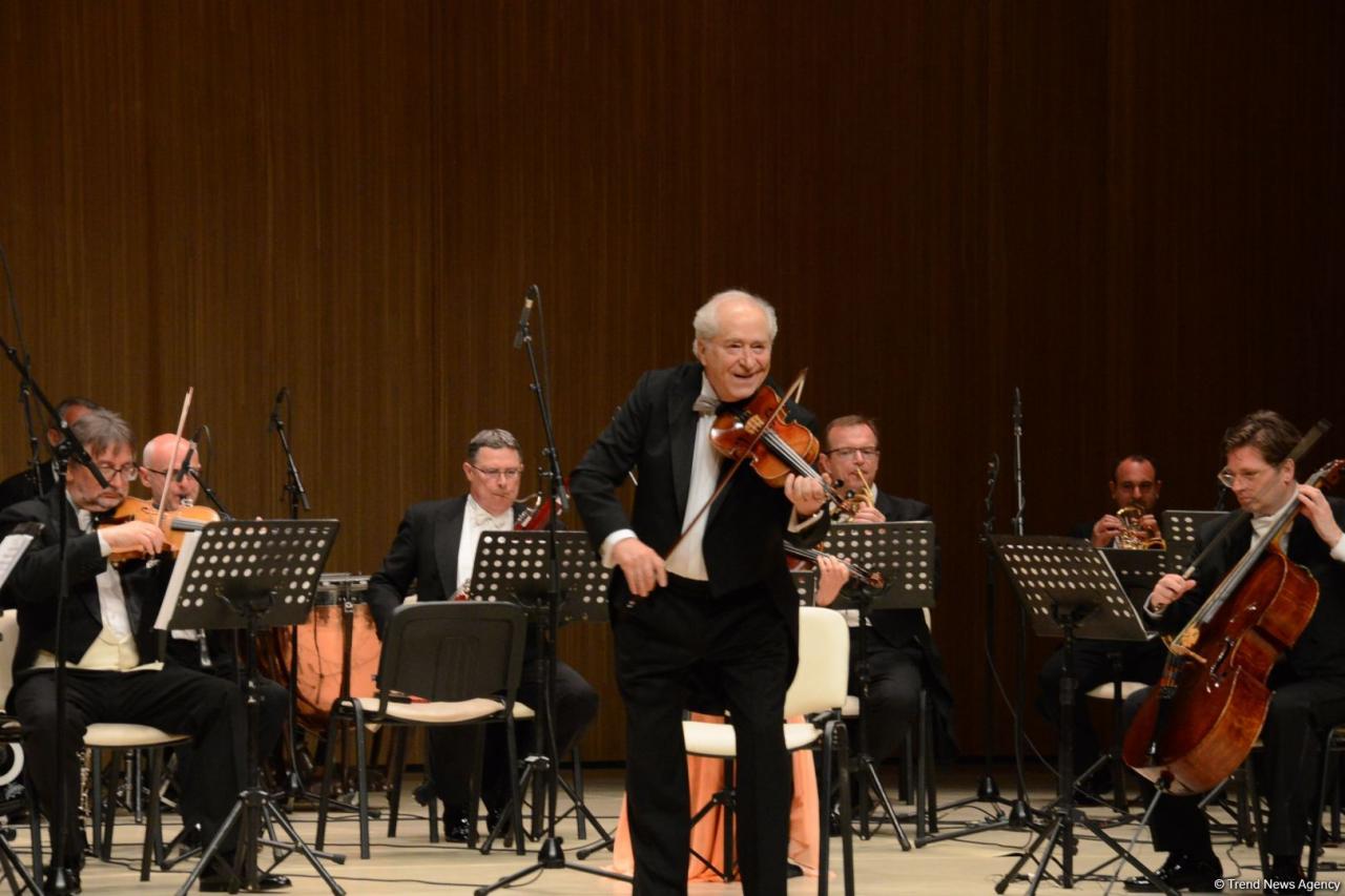 Renowned orchestra amazes classical music fans [PHOTO]