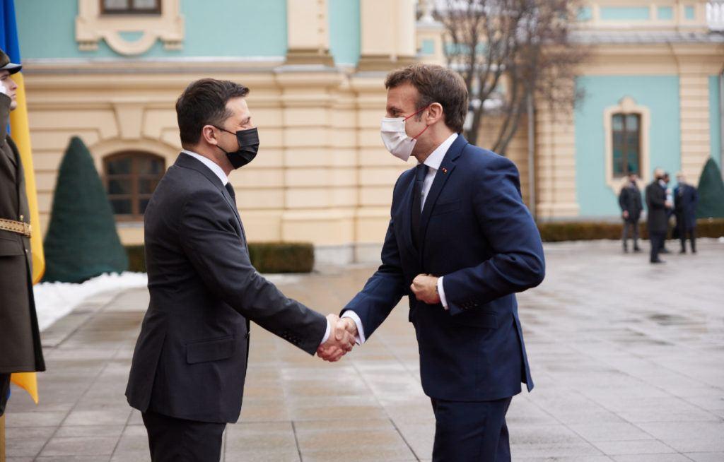 Zelensky discusses defense cooperation with Macron