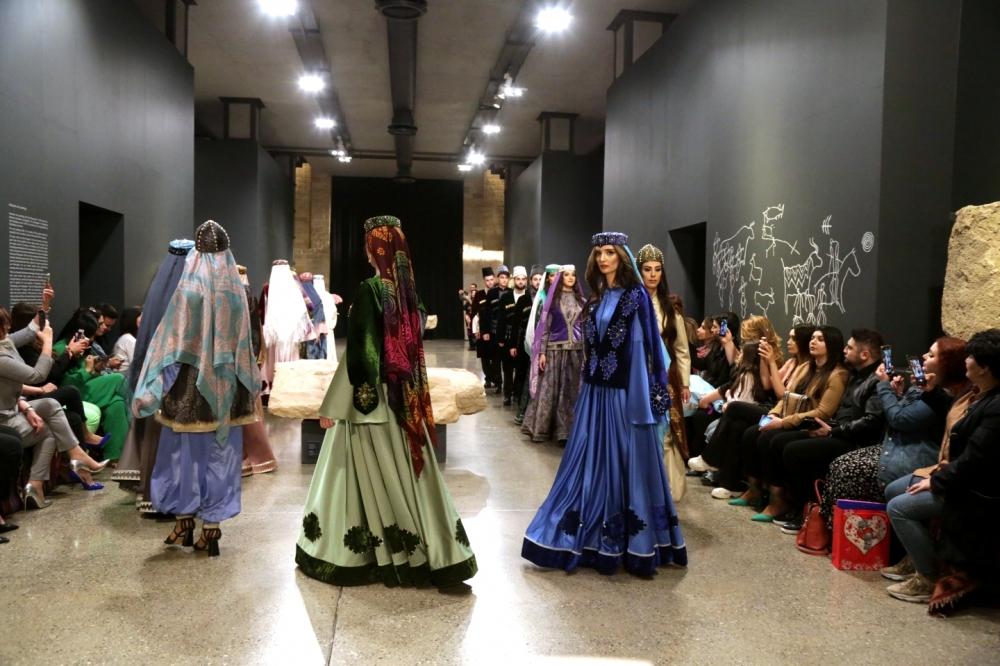 Traditional gowns stun fashionistas [PHOTO]