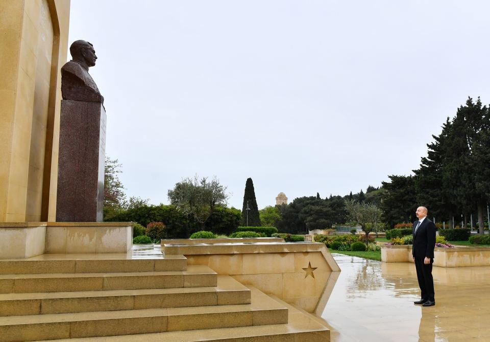 President Ilham Aliyev pays tribute to Azerbaijanis who died for victory over fascism [PHOTO/VIDEO]