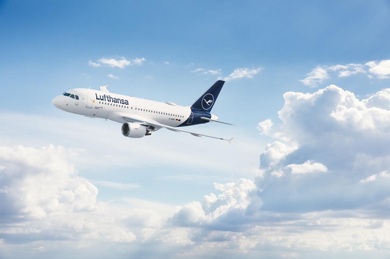 Lufthansa to buy seven Boeing passenger aircraft, 10 cargo planes