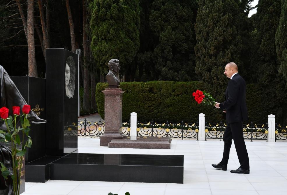 Azerbaijani president, First Lady visit grave of great leader Heydar Aliyev [UPDATE] - Gallery Image