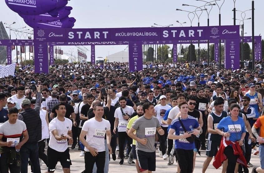 Hundreds of runners hit streets for Baku Marathon [PHOTO]