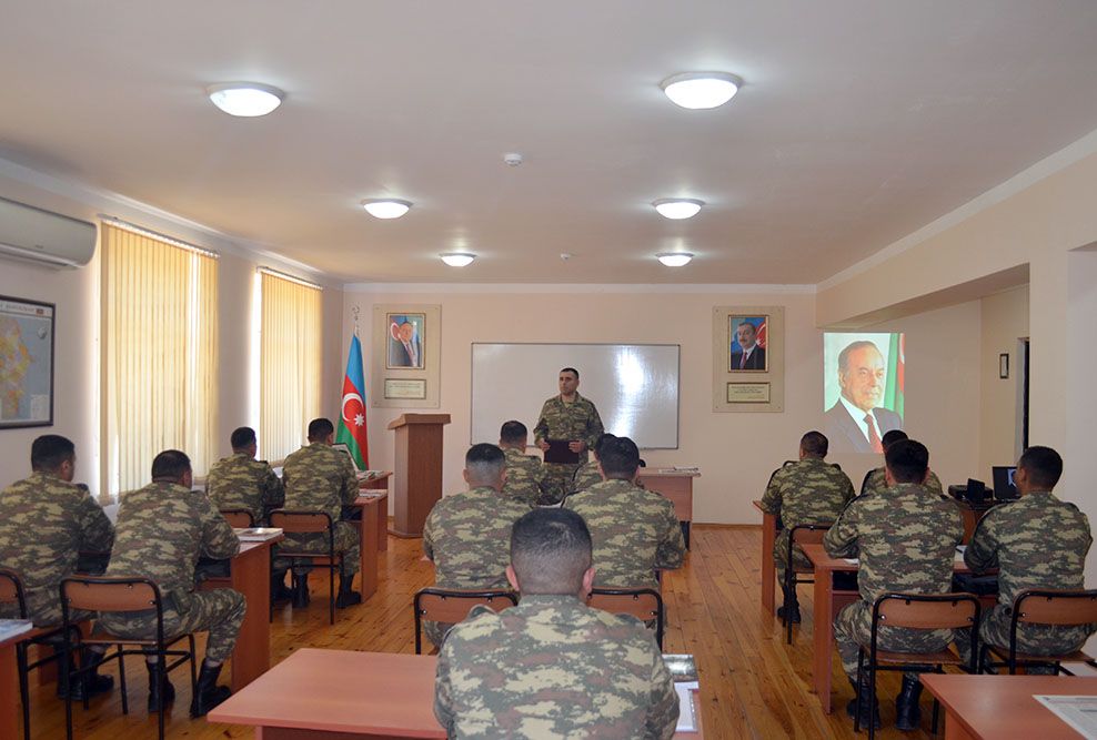 Azerbaijani army's military police department runs political courses for young servicemen [PHOTO]