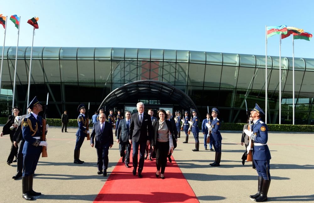 Lithuanian President ends visit to Azerbaijan [PHOTO]