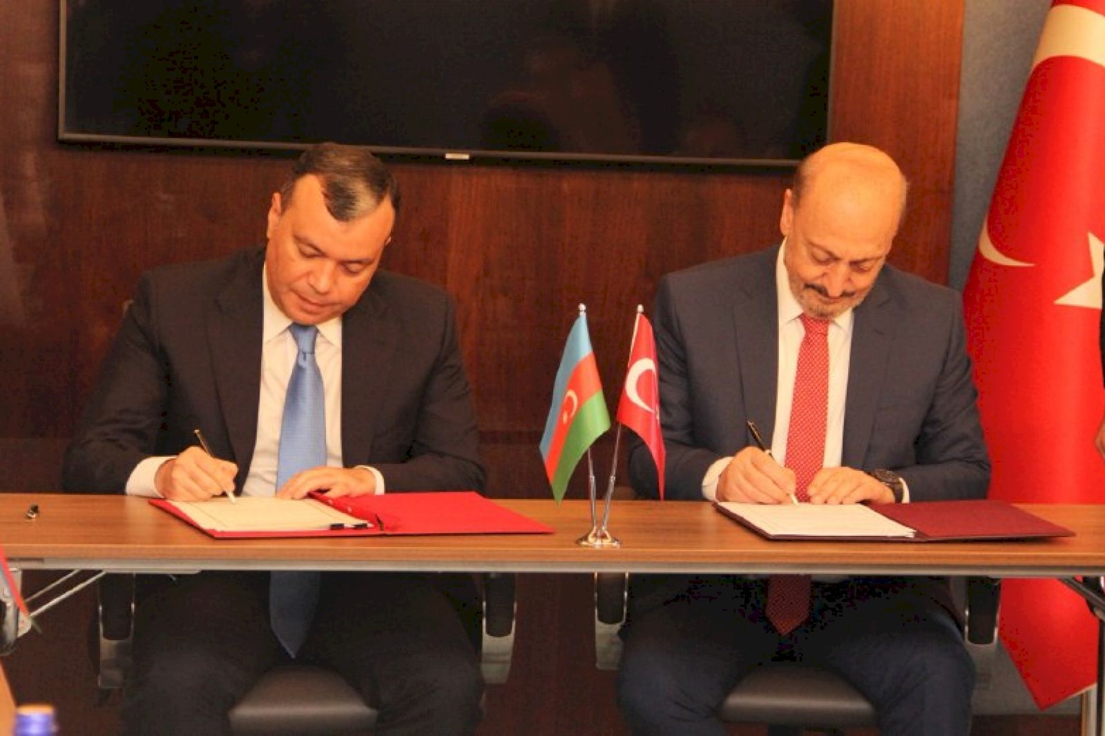 Azerbaijan, Turkey ink accord on labor, social protection co-op [PHOTO]