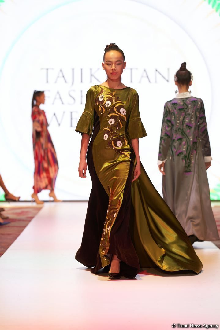 Tajik designers present stunning outfits at AFW 2022 [PHOTO] - Gallery Image