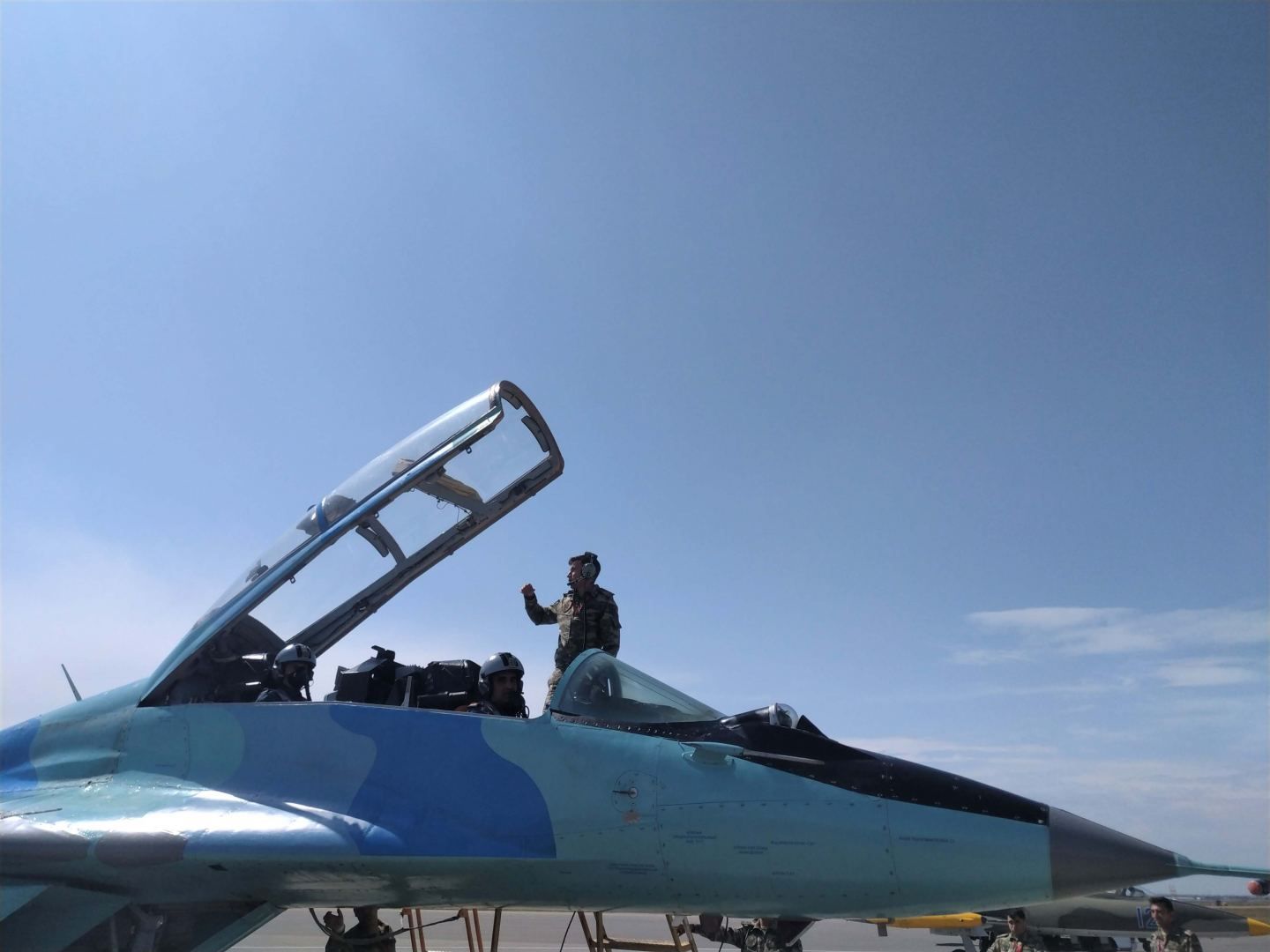 CTO Selcuk Bayraktar flies over Baku on MiG-29 fighter [PHOTO/VIDEO] - Gallery Image