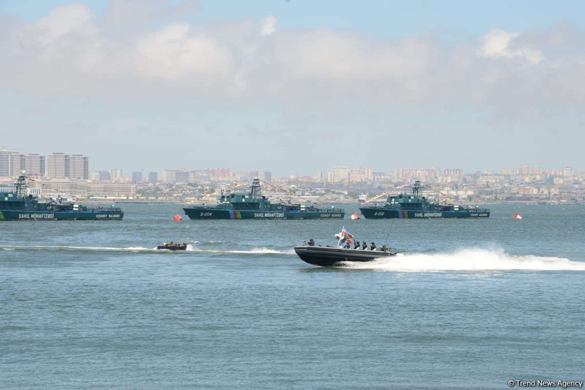 Specialized troops of Azerbaijani Navy forces perform various maneuvers within framework of TEKNOFEST festival in Baku [PHOTO/VIDEO]