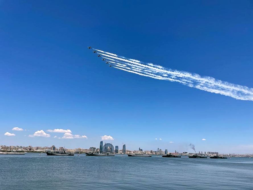 Azerbaijani and Turkish military pilots make demonstrative joint flights onboard different aircraft [PHOTO/VIDEO]