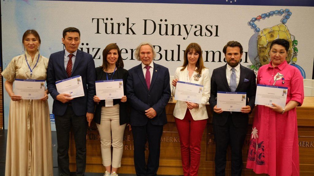 Carpet Museum represented at meeting in Bursa [PHOTO]