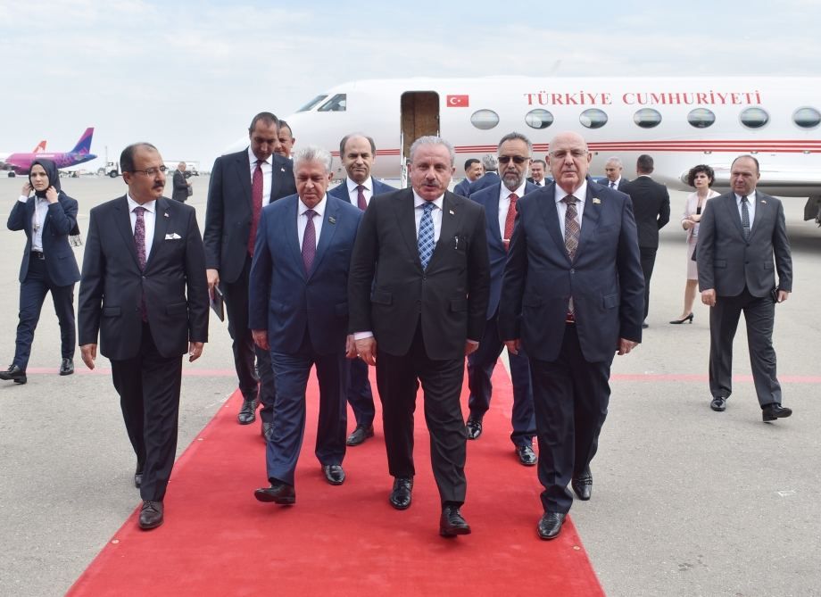Chairman of Turkish Grand National Assembly arrives in Azerbaijan [PHOTO]