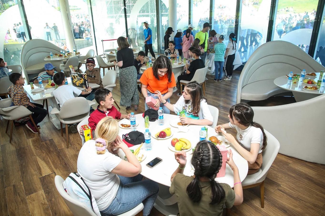 Architect Zaha Hadid-designed Heydar Aliyev Center plays host to kids festival [PHOTO] - Gallery Image