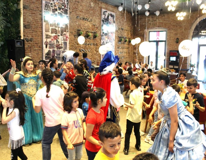 Azerbaijan's Ganja holds event to mark International Children's Day [PHOTO]