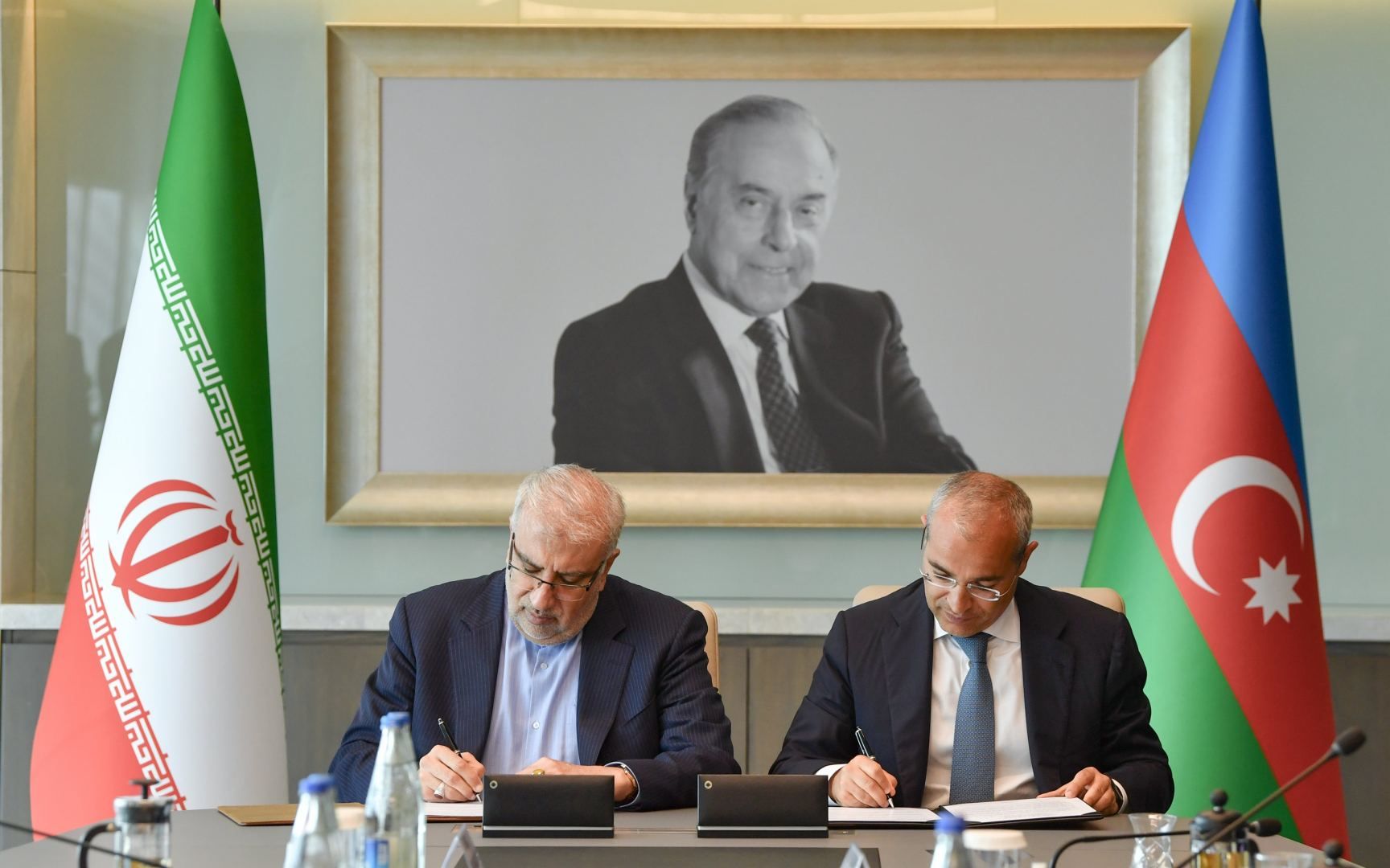 Azerbaijan, Iran sign memorandum