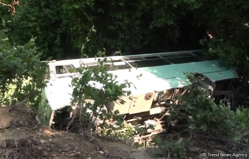 Passenger bus falls into ravine in Azerbaijani Shaki [PHOTO/VIDEO]