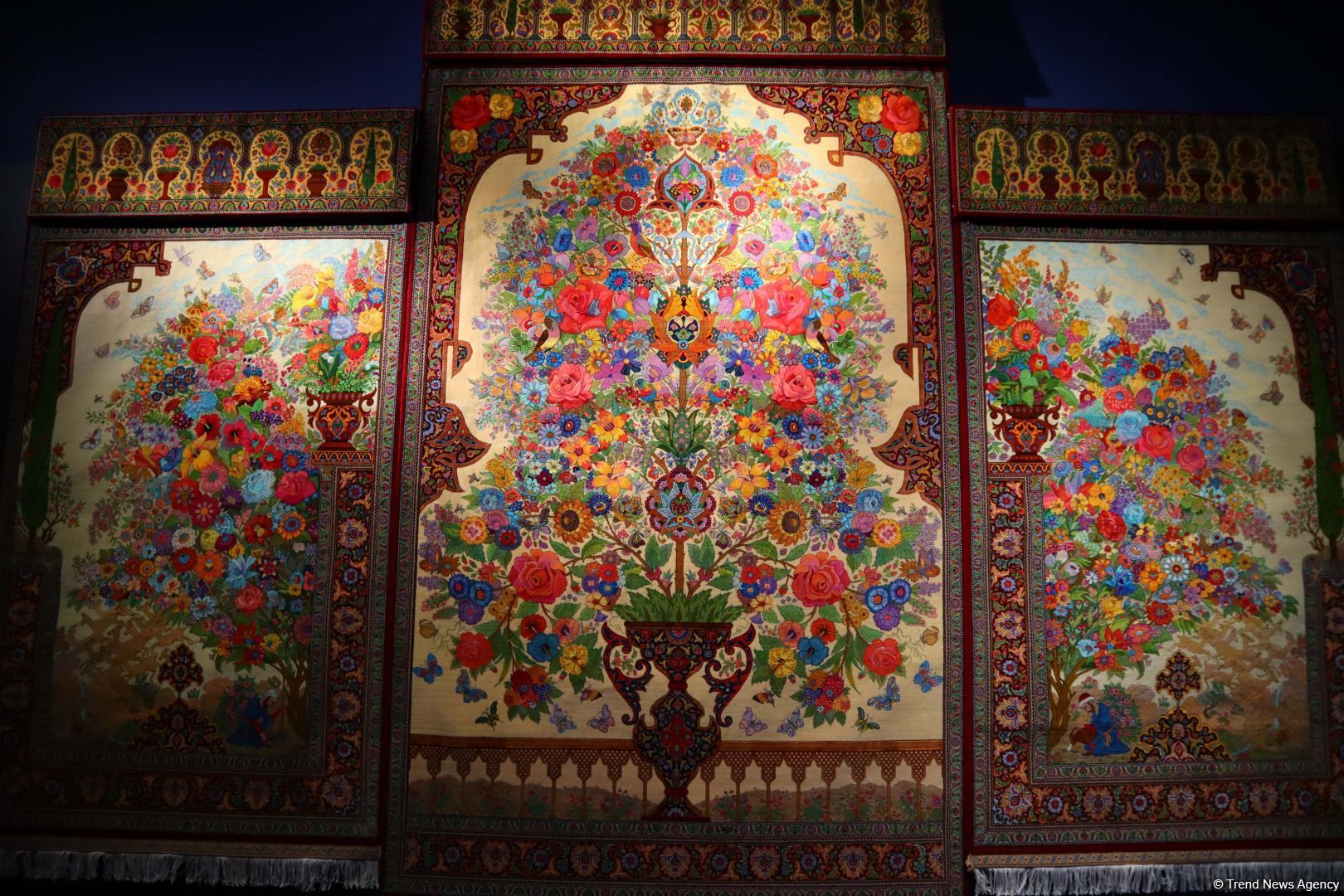 Heydar Aliyev Center presents new carpet collection [PHOTO]