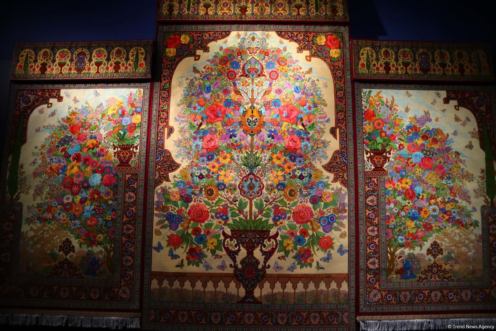 Heydar Aliyev Center presents new carpet collection [PHOTO]